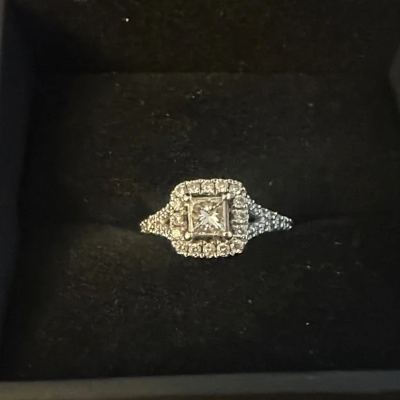 Elegant Silver Women’s Diamond Rings - Picture 2 of 11